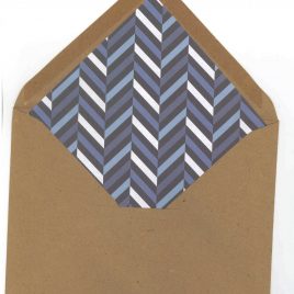 מארז 50 מעטפות קראפט  גודל 13.5X18.5 ס”מ עם בטנה פנימית  פסים כחולים