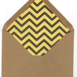מארז 50 מעטפות קראפט  גודל 13.5X18.5 ס”מ עם בטנה פנימית פסים צהוב שחור