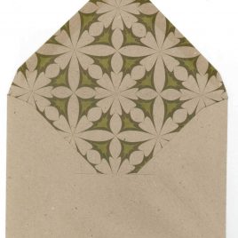 מארז 50 מעטפות קראפט גודל 13.5X18.5 ס”מ עם הדפסה פנימית פרחים ירוק בהיר