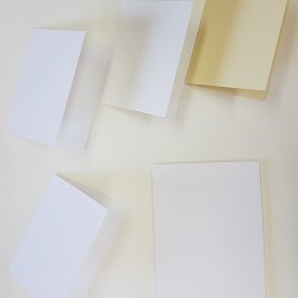 מארז 12 בסיסי נייר לכרטיסי ברכה גוון לבן לבד משקל 300 גרם גודל 5.5X8.5 אינץ