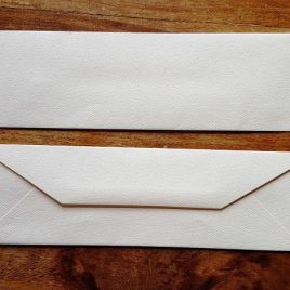 מעטפה מלבנית גודל 7.5X24 ס”מ  נייר גוון שמנת עם טקסטורה , 24 יחידות