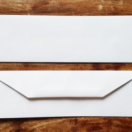 מעטפה מלבנית גודל 7.5X24 ס”מ  נייר גוון לבן טבעי , 24 יחידות במארז