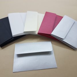 מארז 24 מעטפות נייר עבה 4 גוונים 6 מכול גוון ,גודל 12X15.5 ס”מ
