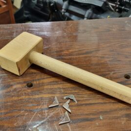 פטיש עץ בוק