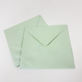 50 מעטפות גוון טורקיז בהיר מידה 16*16 ס”מ 120 גרם