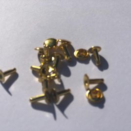 מארז 20 ניטים בגוון זהב אורך 8 מ”מ 2 חלקים זכר ונקבה