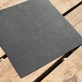נייר קראפט צרפתי מחוספס גוון שחור משקל 325 גרם גודל 12X12 אינץ
