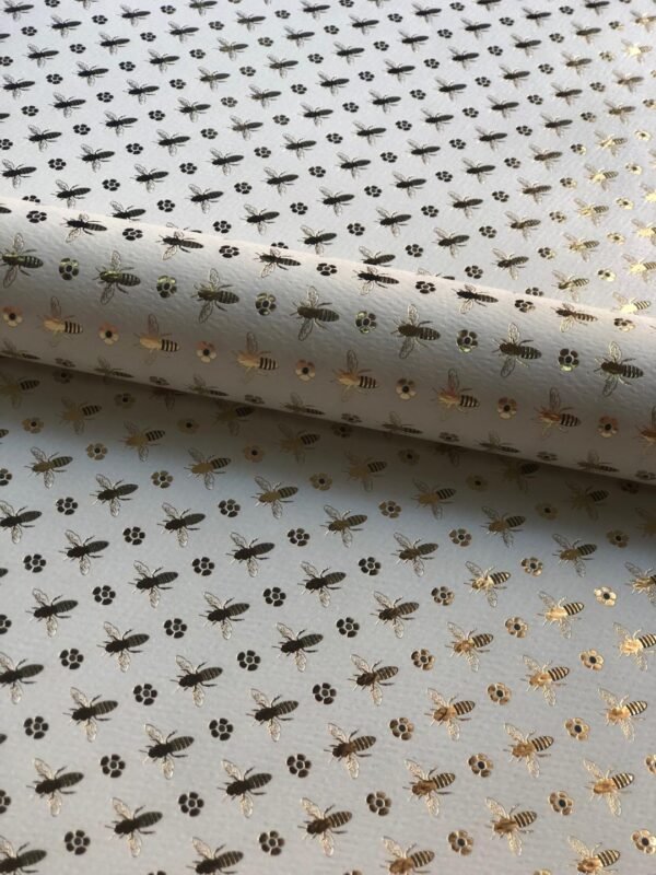 נייר בעיצוב דבורים בהדפסת letterpress