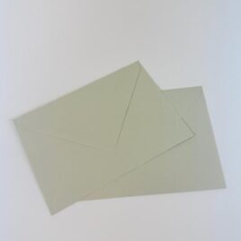 25 מעטפות  83-43  STONE GREY גודל  11.5X16.2  ס”מ 120 גרם