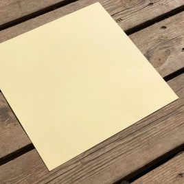 נייר צהוב בהיר חלק 4 יחידות – משקל  250 גרם גודל 12X12 אינץ