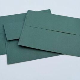 100 מעטפות גוון ירוק כהה מידה 13X18 ס”מ 120 גרם