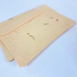 50 מעטפות ורדרד קרמי עדין מידה 15* 22.5 ס”מ 120 גרם