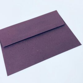 100 מעטפות גוון סגול אדמדם  גודל 13.5X19 ס”מ