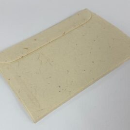 50 מעטפות קרם פסטל עדין מידה 15* 22.5 ס”מ 120 גרם