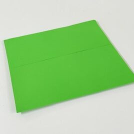 100 מעטפות ירוק דשא מידה 16.7* 16.7 ס”מ 120 גרם