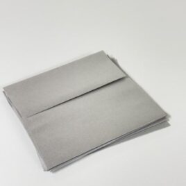 50 מעטפות שימר כסף מטאלי מידה 14* 14 ס”מ 120 גרם