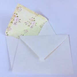 מארז 50 חיצוני לבן פנימי מודפס ורדים ורודים 13.5X18.5