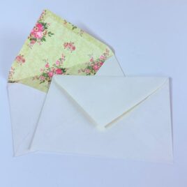 מארז 50 מעטפות 13.5X18.5 שמנת,  הדפסה פנימית זר ורדים ורוד