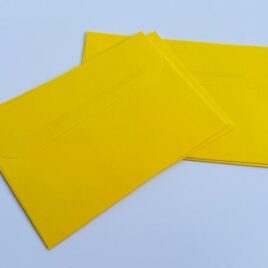 25 מעטפות גוון צהוב גודל 11.5X16.2 ס”מ 120 גרם