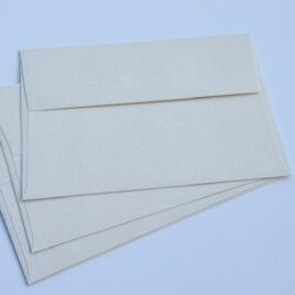 100 מעטפות גוון שמנת   גודל 13X19 ס”מ