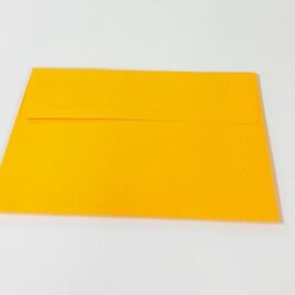 100 מעטפות צהוב חם מידה 13* 19 ס”מ 120 גרם